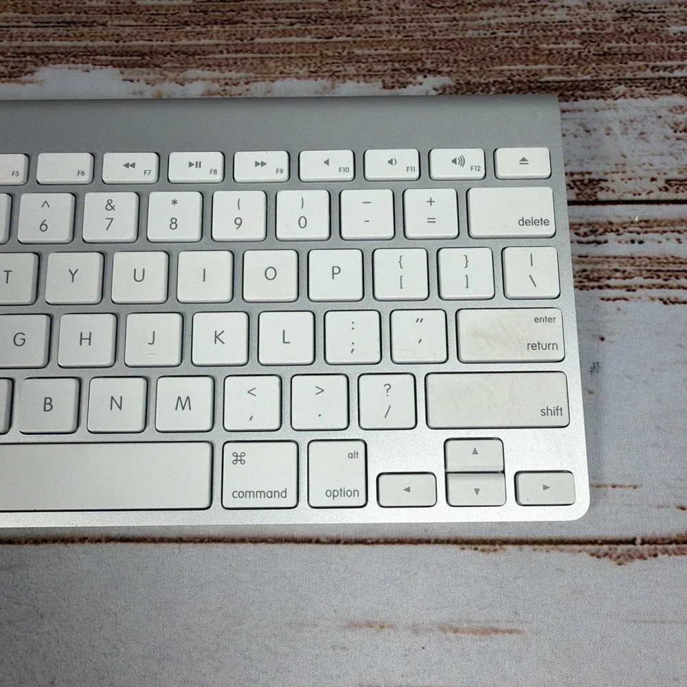 Apple Wireless Bluetooth Keyboard A1314 Silver Aluminum Mac iPad Tested OEM